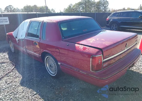 1994 Lincoln Town Car Executive z USA, uszkodzony, nr VIN 1LNLM81W3RY704691